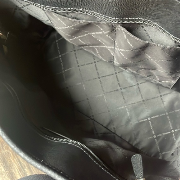 Black Jet Set Travel Large Saffiano Leather Tote - Picture 6 of 10